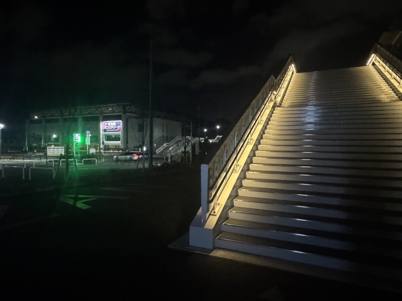 2026年ボンズアリーナの歩道橋