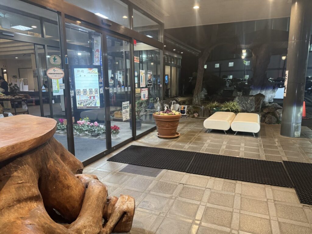 2026年なりた温泉の玄関