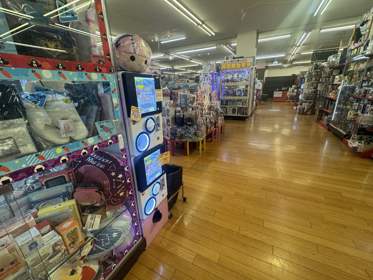 2026年のゆうぷら店内のフィギュアなど
