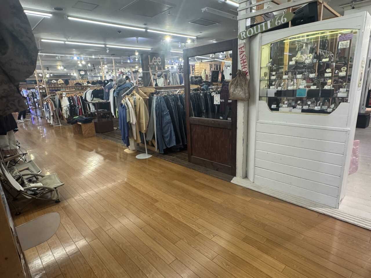 2026年のゆうぷら店内の古着