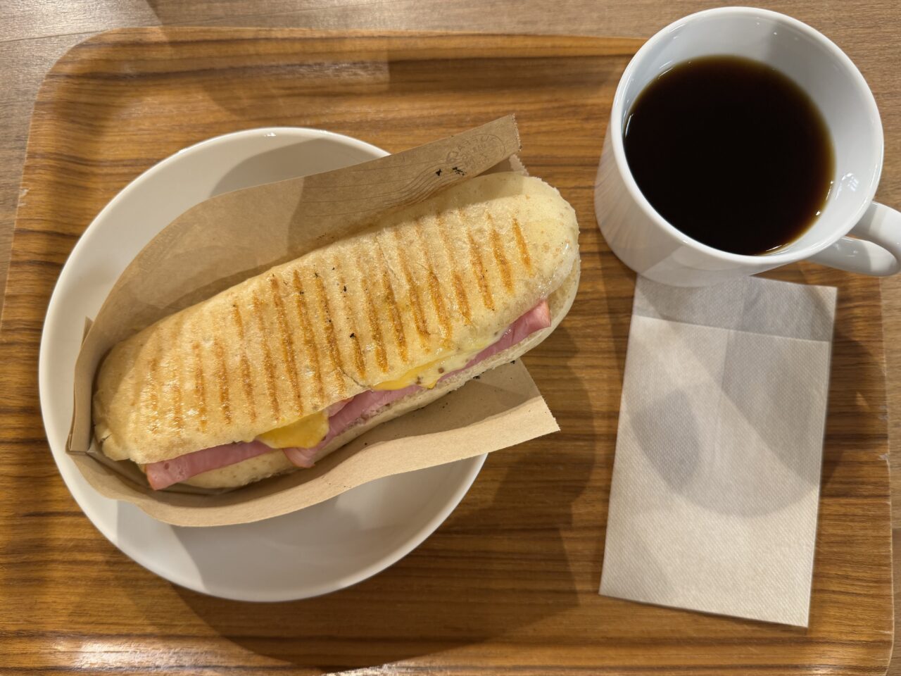 2026年5月富久栄珈琲うすい店のコーヒーとパニーニ