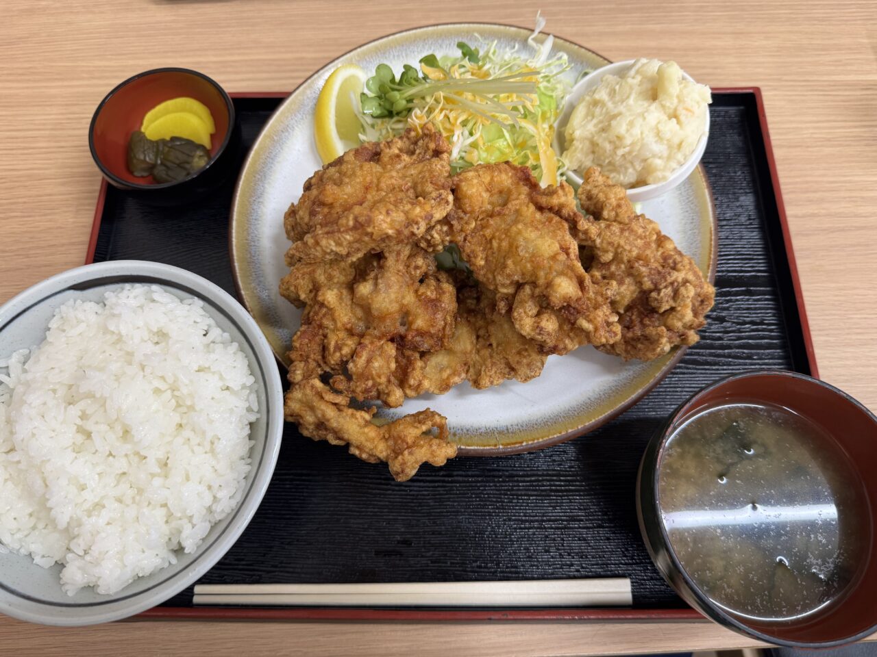 2026年5月ドライブイン幸華のからあげ定食