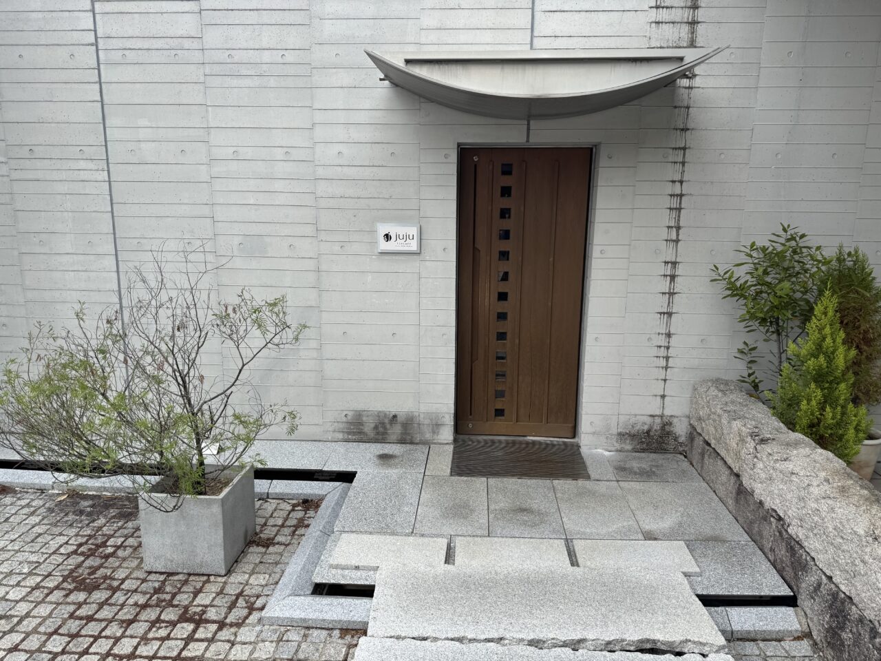 2026年6月のjuju 130 CAEFの入り口