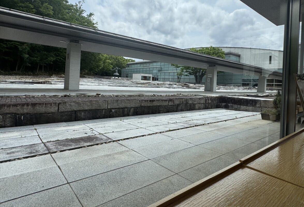 2026年6月のjuju 130 CAEFの店内からの景色