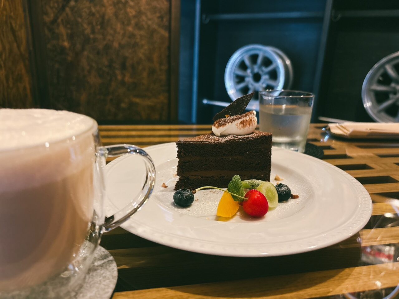 2026年6月H.B GARAGEのビターチョコケーキ