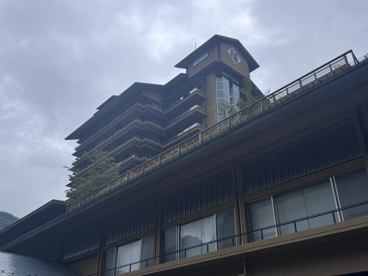 2026年7月華の湯の外観