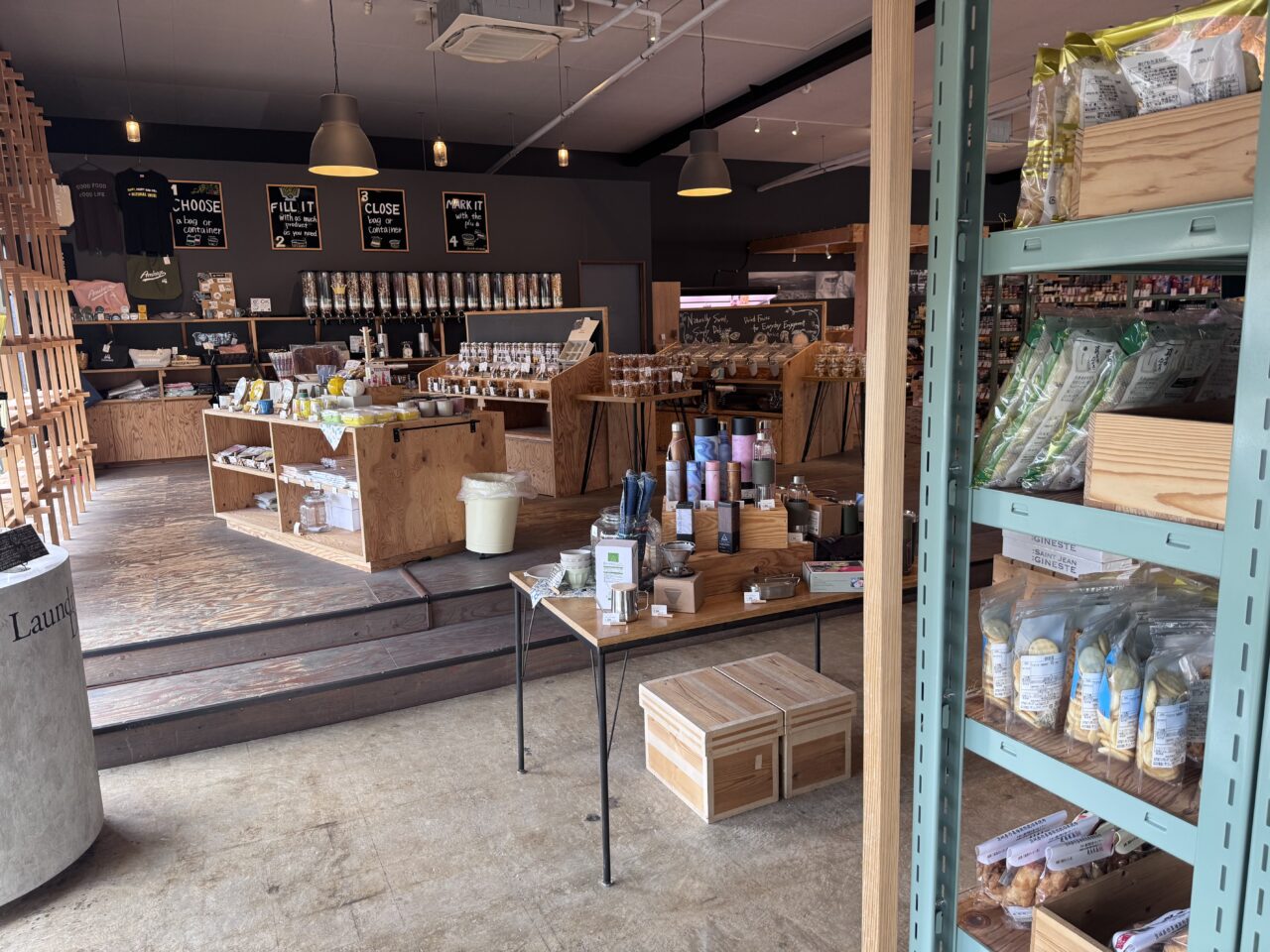 2026年8月AMEKAZEWESTの店内