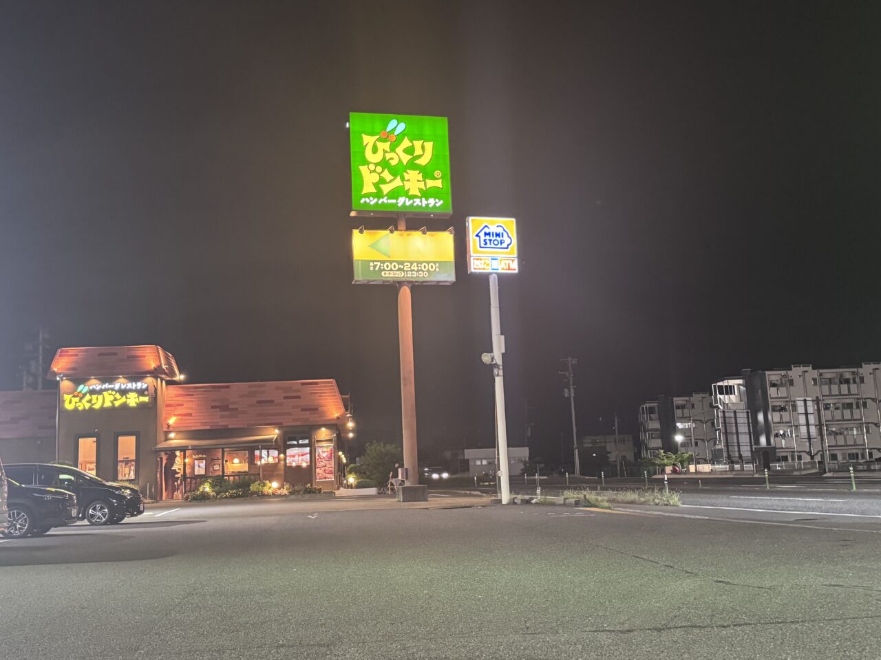 2026年8月びっくりドンキー桑野店の外観